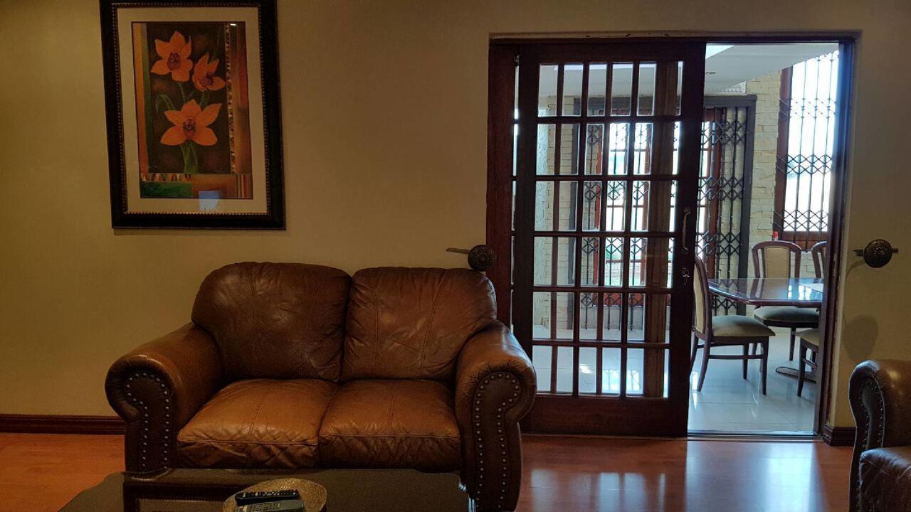 Lily White Guest House Centurion Esterno foto