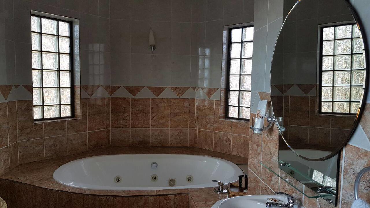 Lily White Guest House Centurion Esterno foto