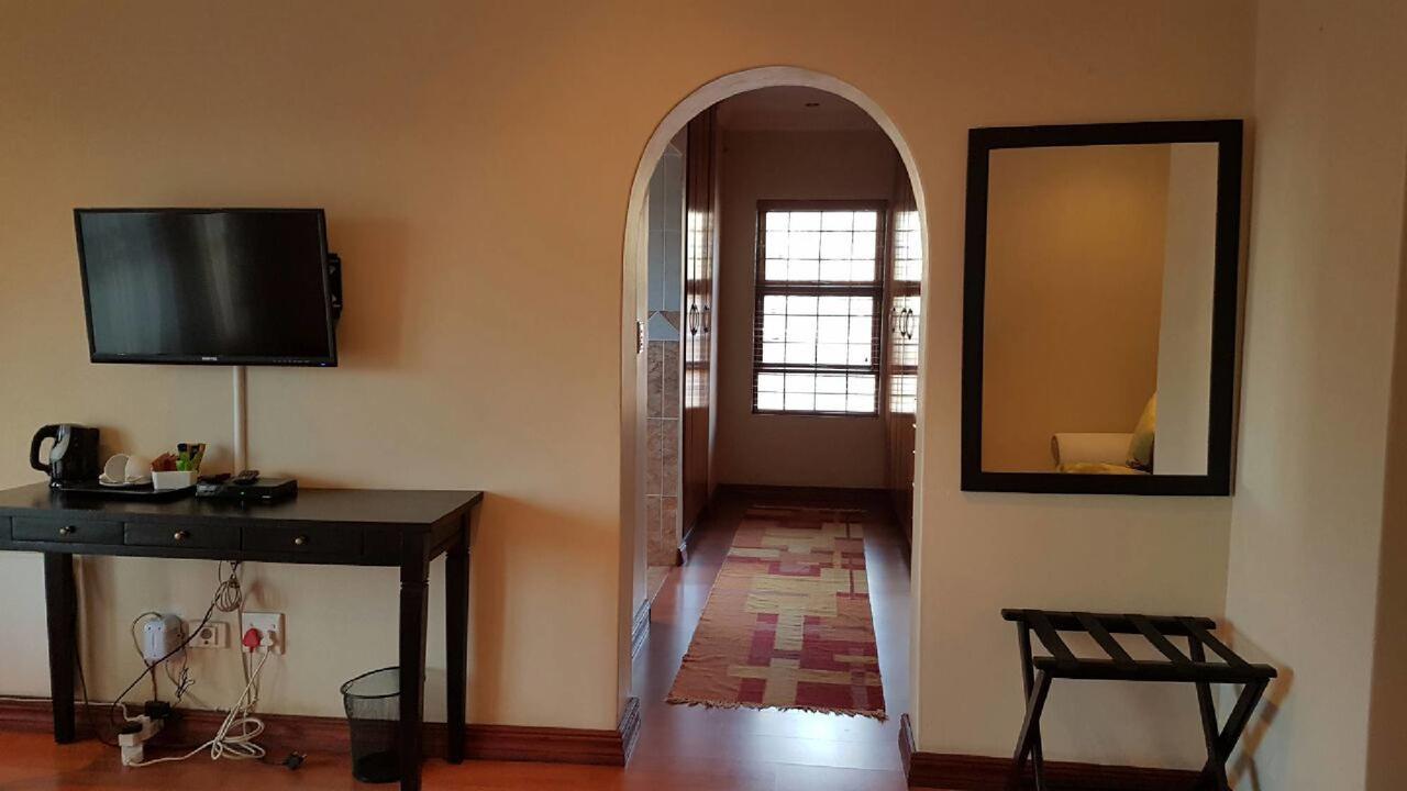 Lily White Guest House Centurion Esterno foto