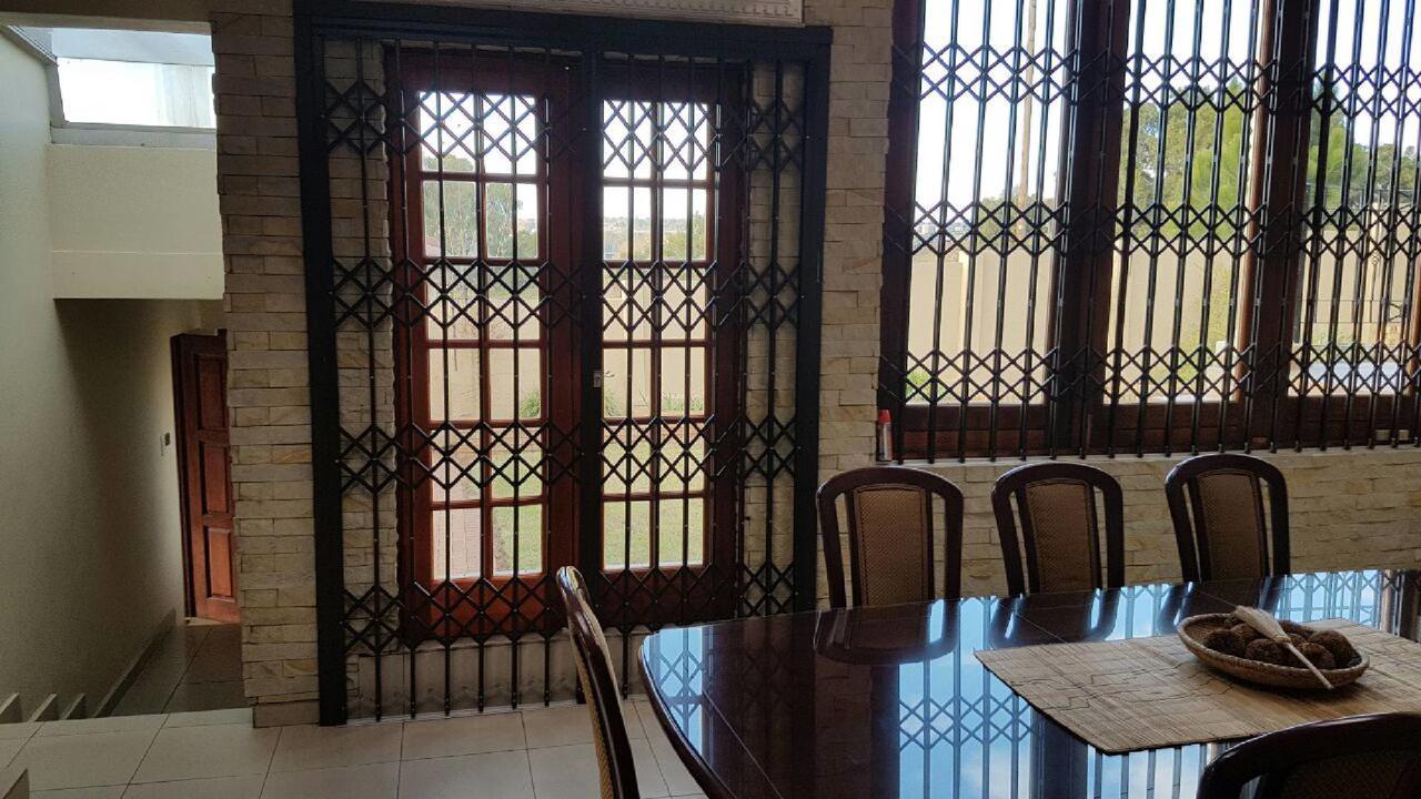 Lily White Guest House Centurion Esterno foto