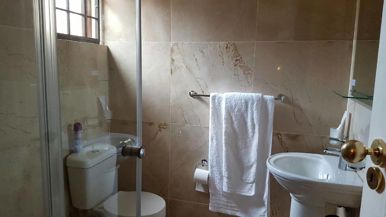 Lily White Guest House Centurion Esterno foto