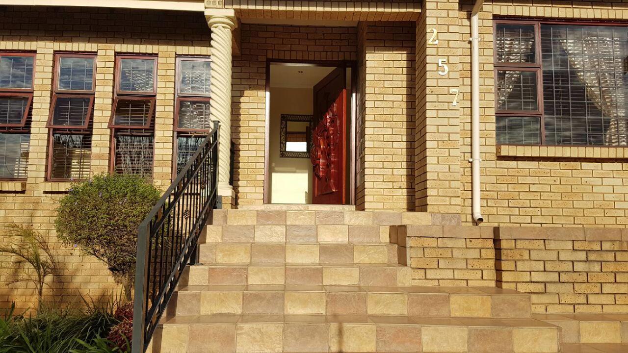 Lily White Guest House Centurion Esterno foto