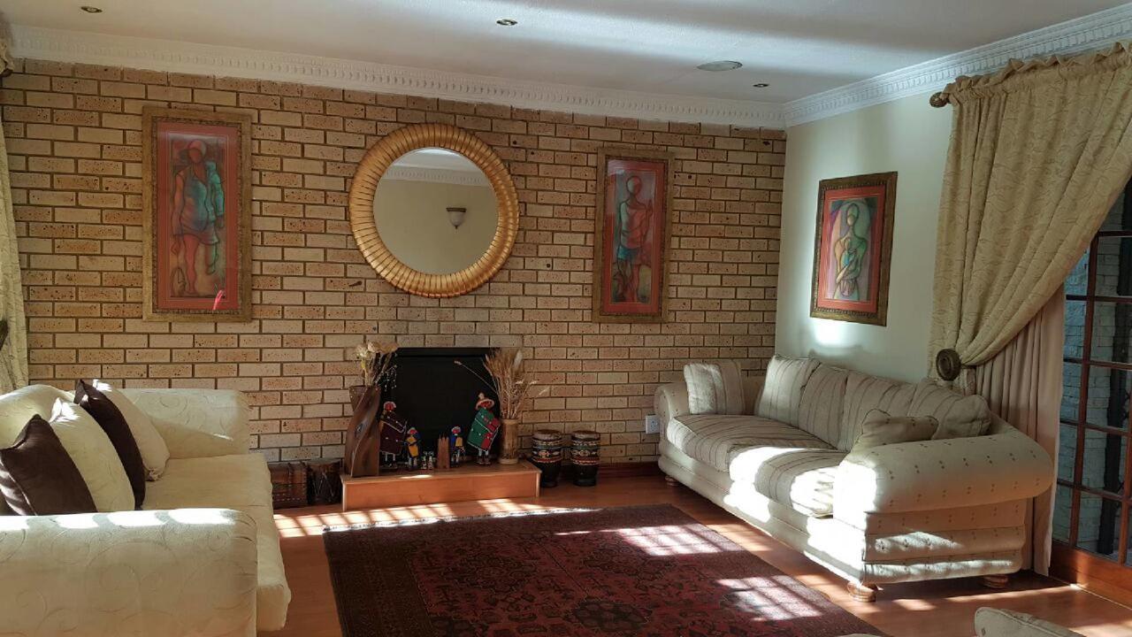 Lily White Guest House Centurion Esterno foto